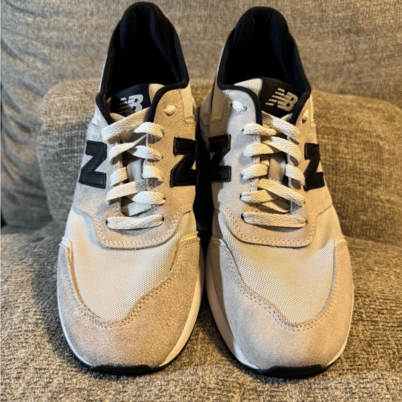 New Balance Women’s Fresh Foam X70 Size 9 Cream and Black Cheetah Sneakers - Picture 3 of 7